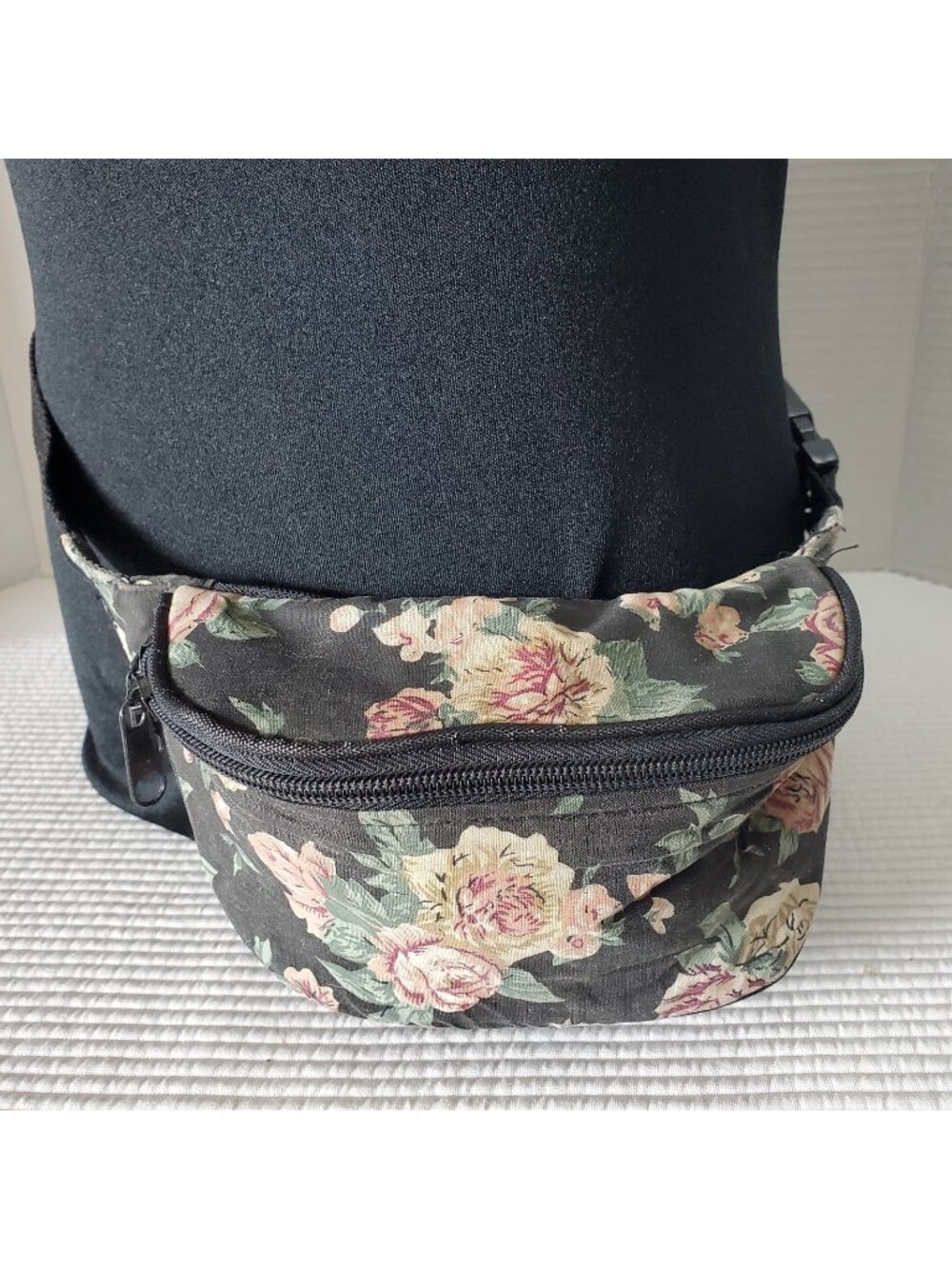 Floral Roses Fanny Pack Crossbody 1990s Y2K Hip Bag Black Pink Adjustable Zipper